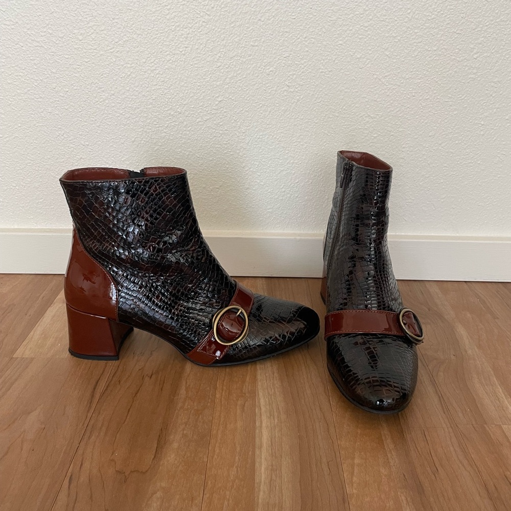 Brown croc embossed heeled booties, size 39 (8-8.5)